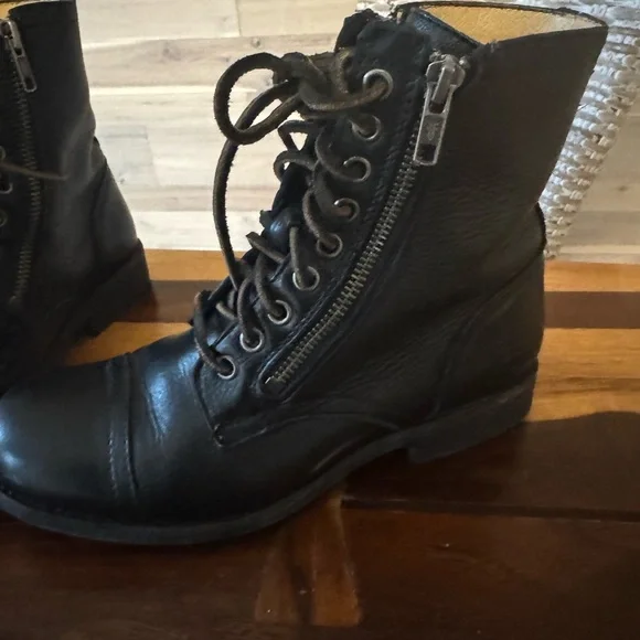Frye Black Leather Lace-Up Boots with double Zipper - Picture 4 of 5